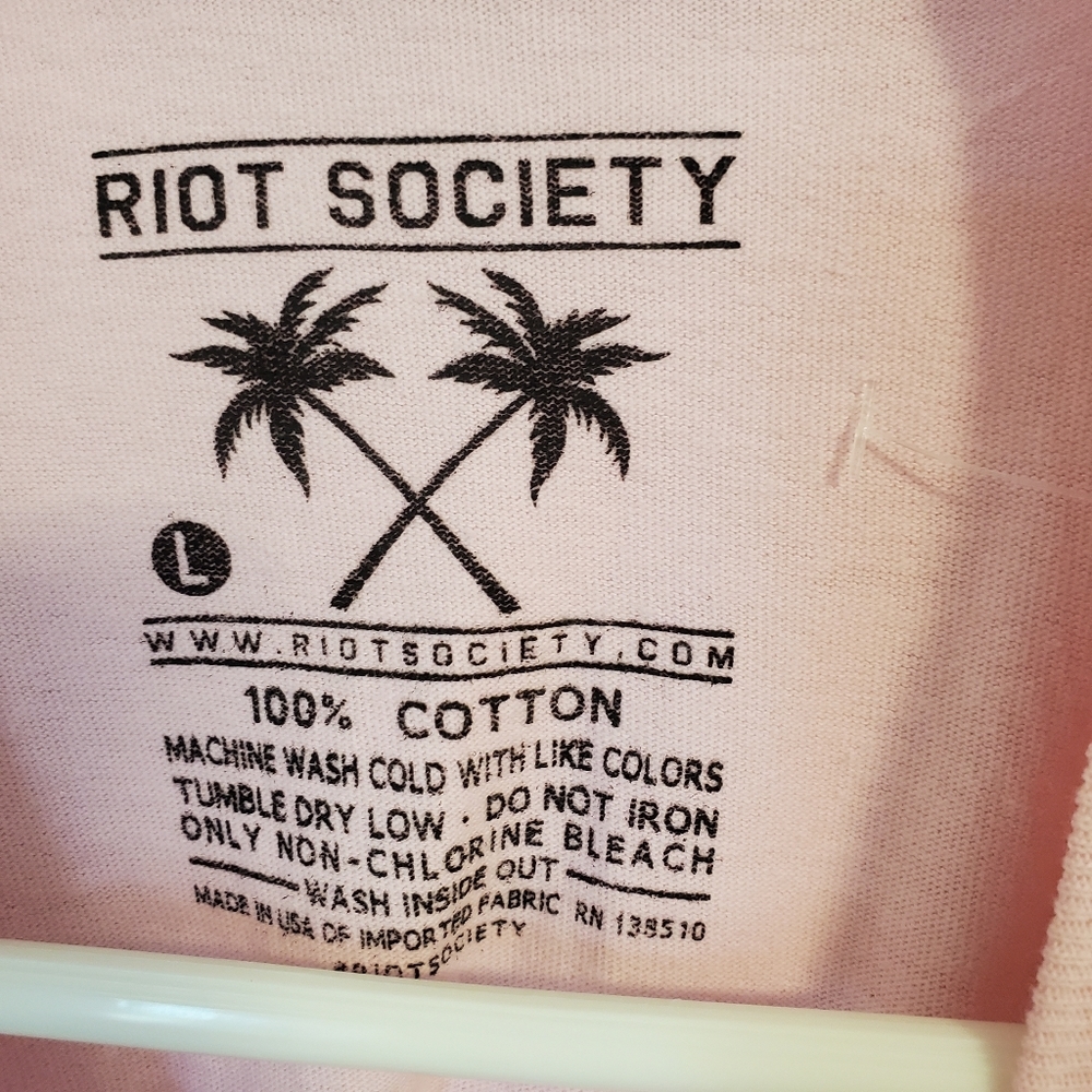 Riot Society Pink T-Shirt Sized Large NWOT - Picture 3 of 6